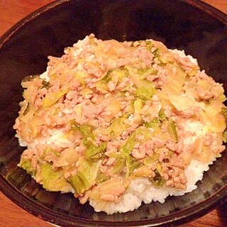 ご飯が進む！！豚ひき肉と白菜の丼